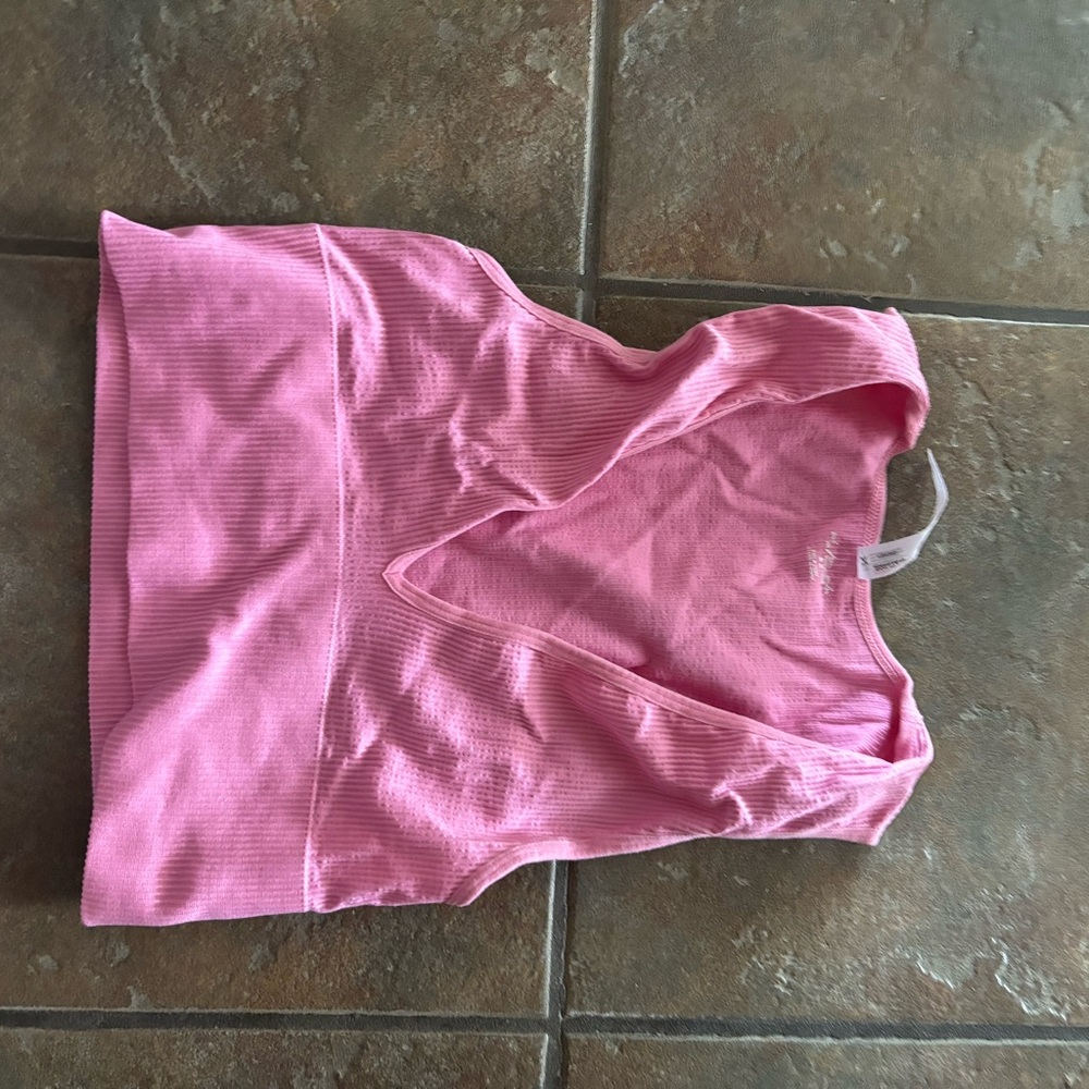 TOPS - Picture 3 of 16